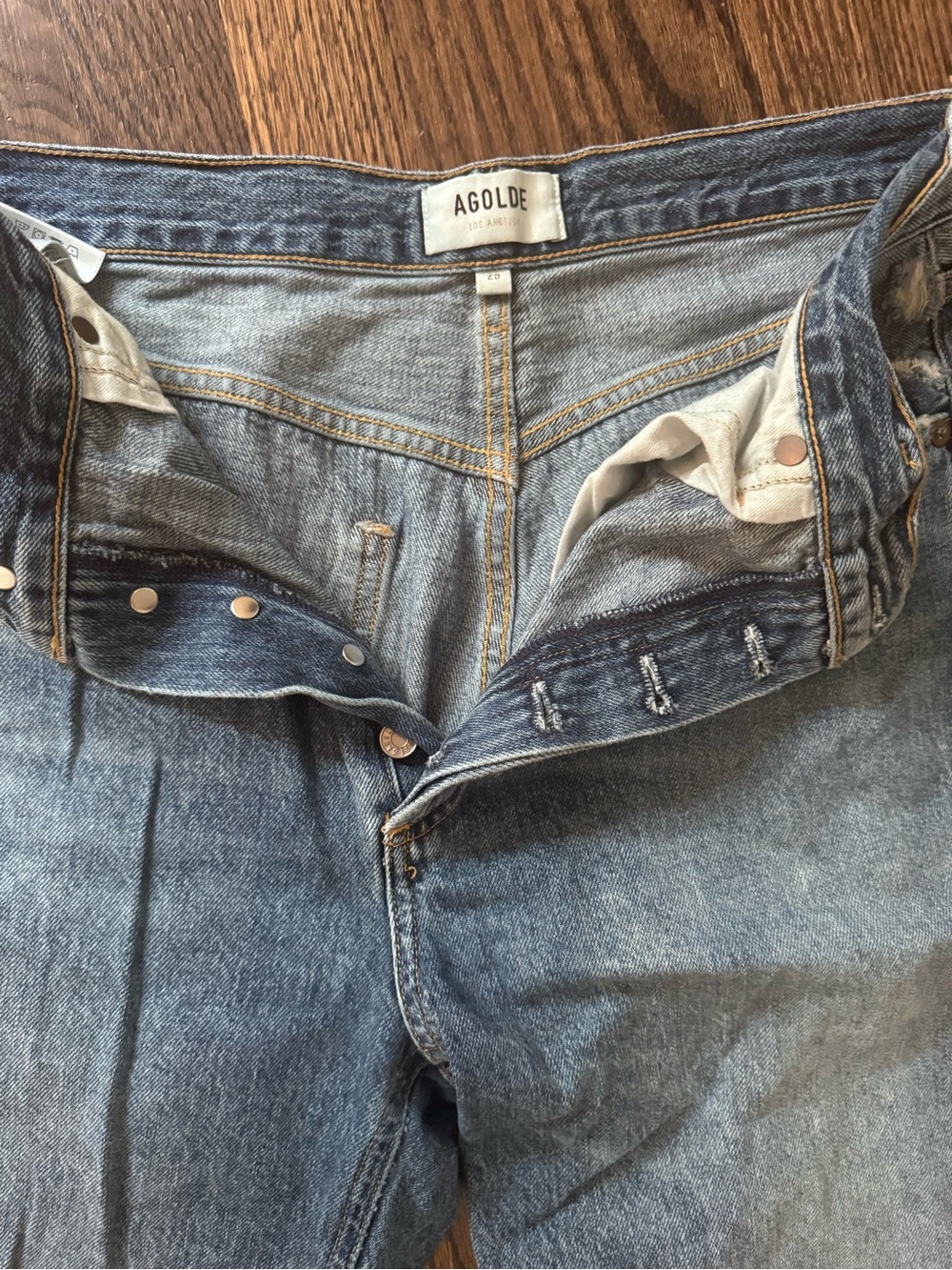 Agolde Riley Cropped Button-Fly Jeans - Picture 7 of 8